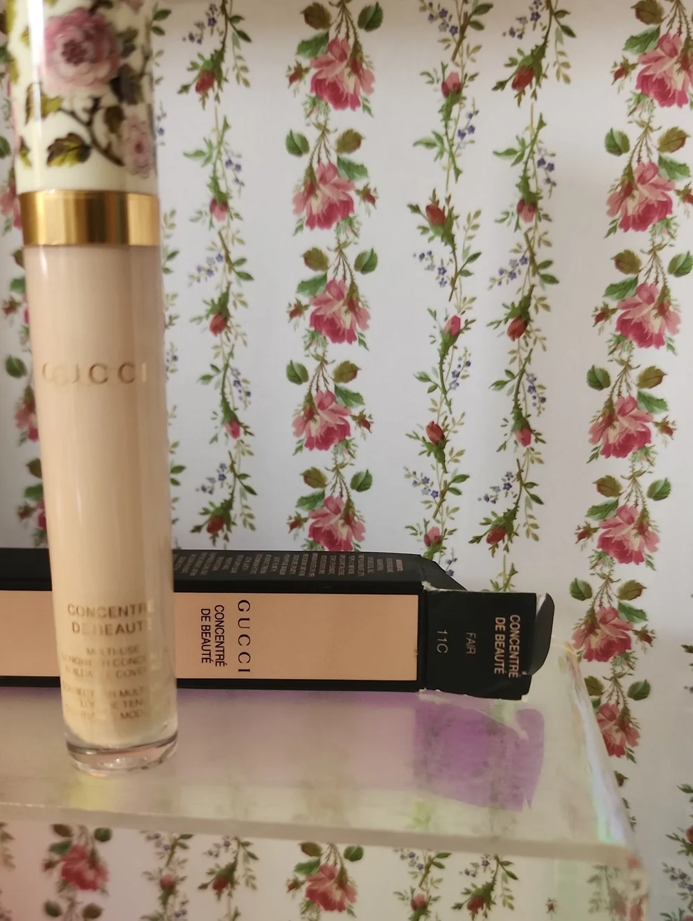 Gucci Beige Floral-Top Liquid Concealer